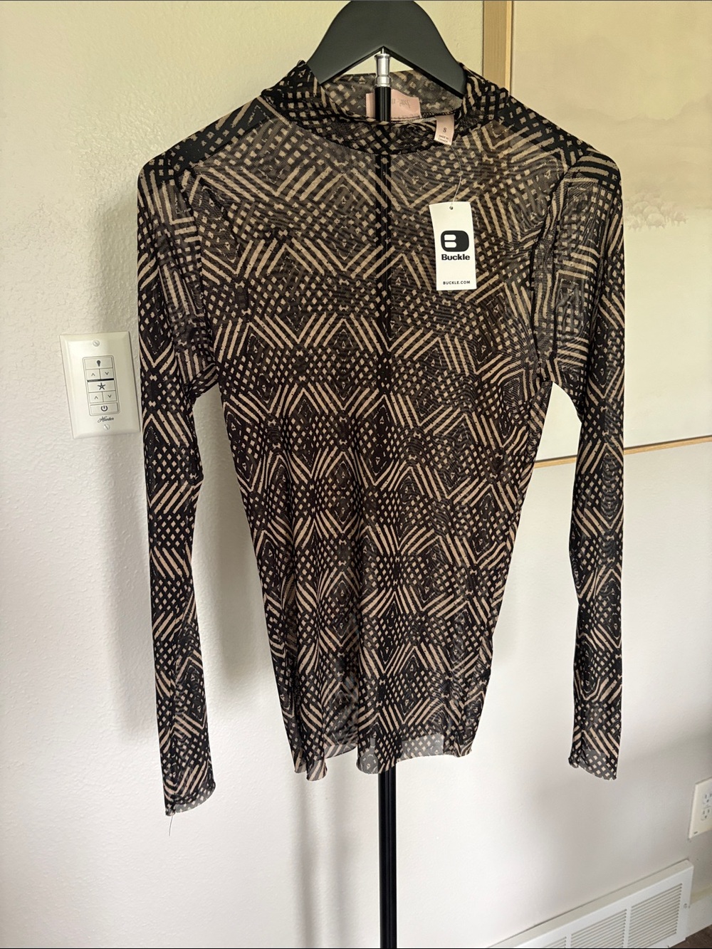 Buckle Women's Black and Beige Geometric Mesh Long Sleeve Top